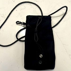 Lululemon Play Forward Crossbody Pouch Black